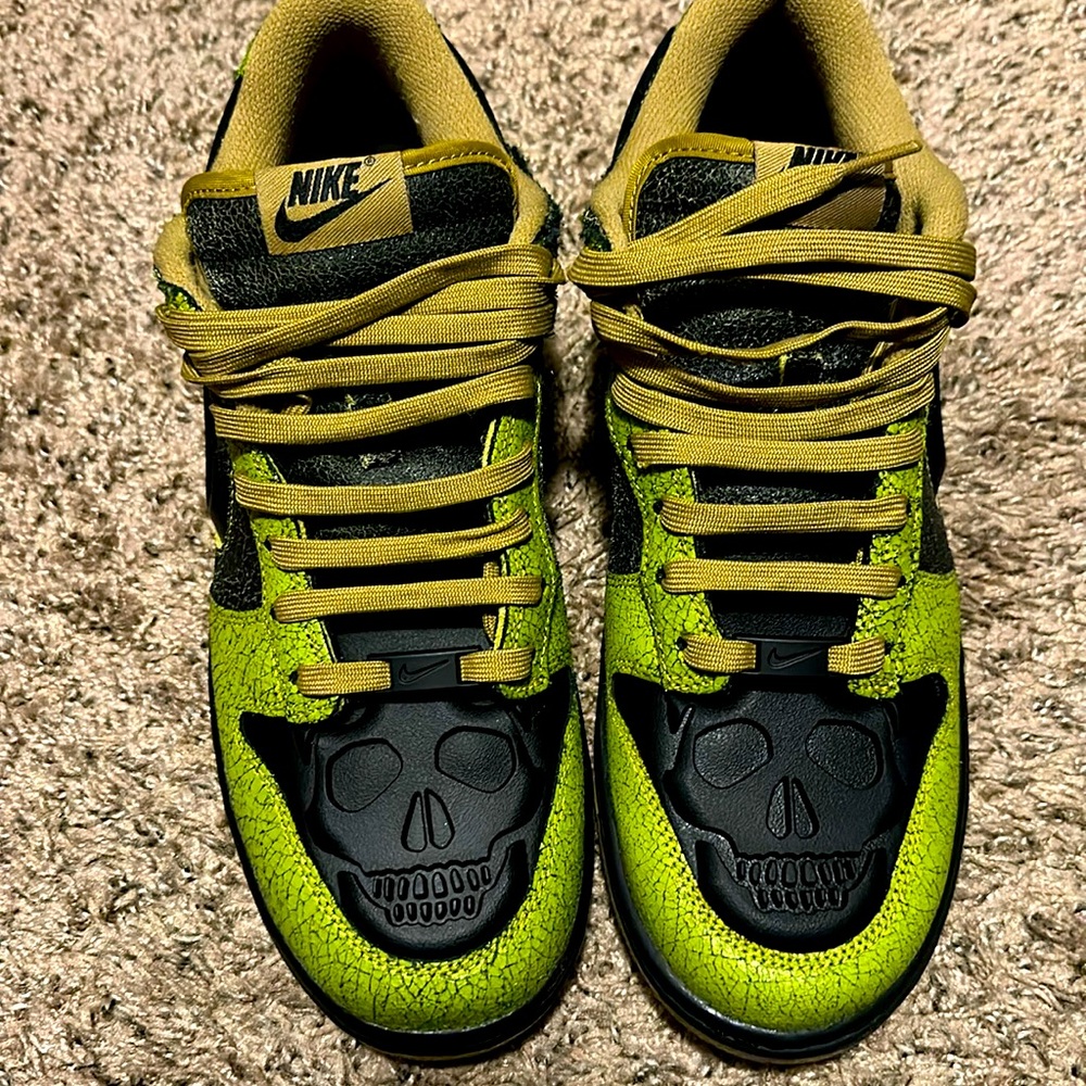 Nike low dunks Halloween edition